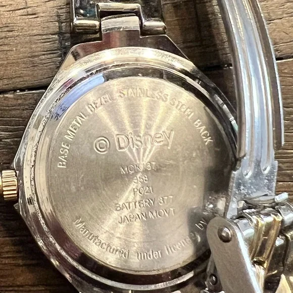 💜💜 Gold and Silver Mickey Mouse Watch - Picture 4 of 7